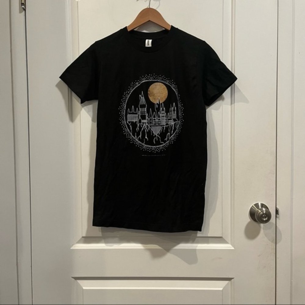 Harry Potter Hogwarts Graphic Tee - Picture 2 of 3